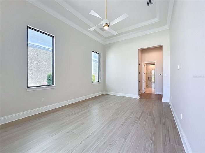 Image No.15-4 Bed House for sale