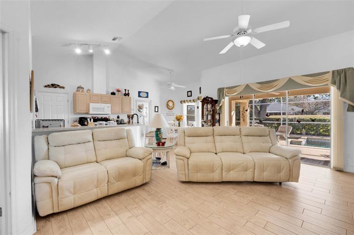 Image No.7-3 Bed House for sale