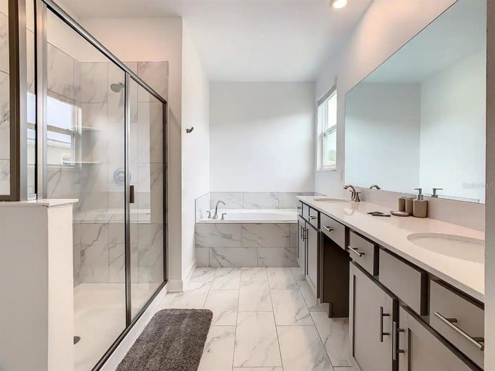 Image No.18-6 Bed House for sale