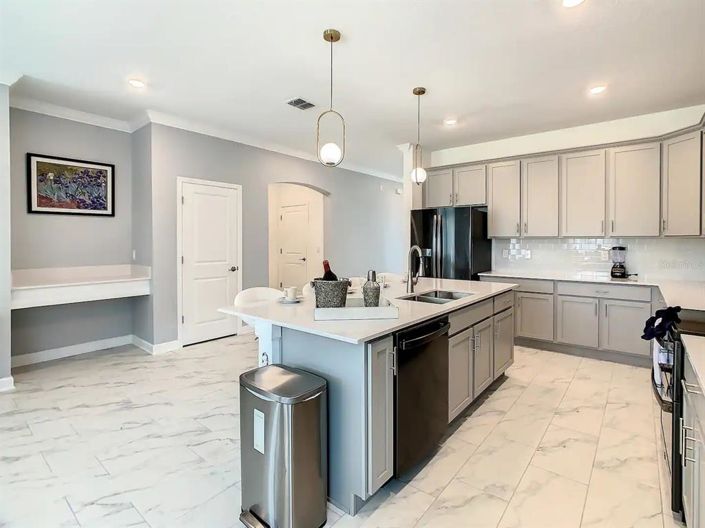 Image No.5-6 Bed House for sale