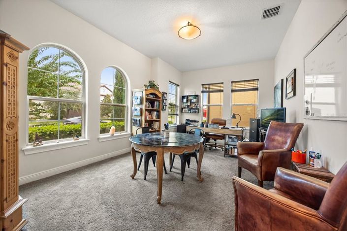 Image No.16-6 Bed House for sale