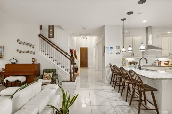 Image No.5-6 Bed House for sale