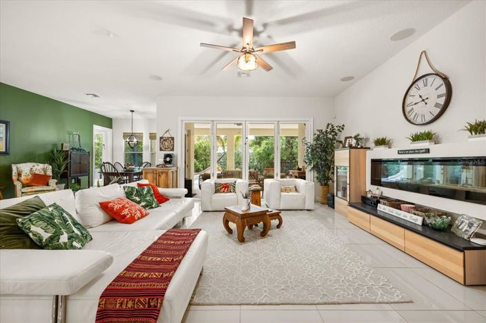 Image No.7-6 Bed House for sale