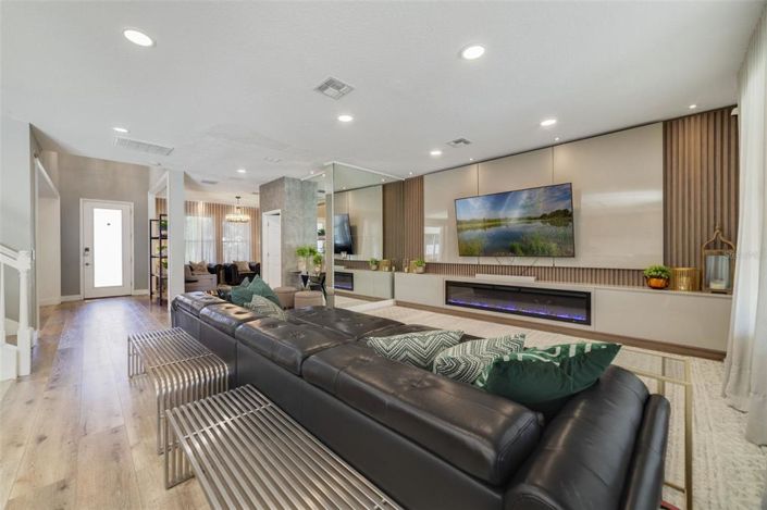 Image No.7-5 Bed House for sale