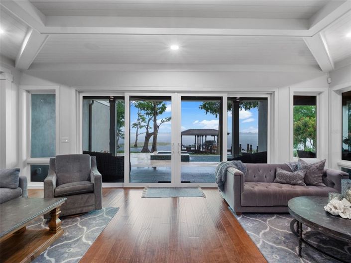 Image No.25-5 Bed House for sale