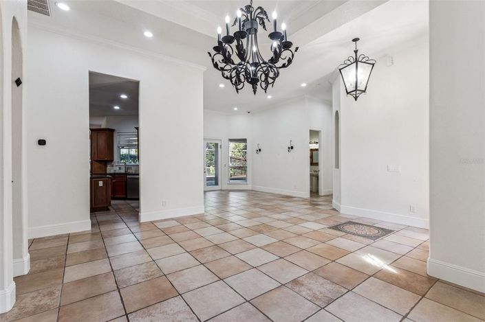 Image No.12-5 Bed House for sale