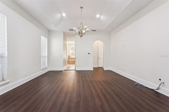 Image No.18-5 Bed House for sale