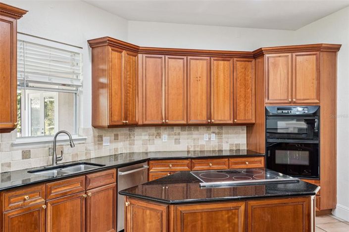 Image No.7-5 Bed House for sale