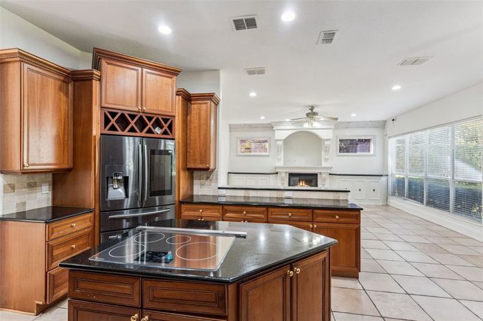 Image No.8-5 Bed House for sale