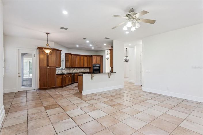 Image No.9-5 Bed House for sale