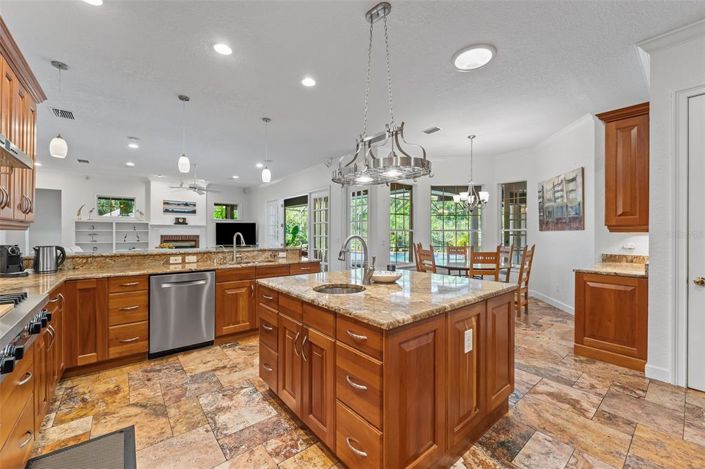 Image No.21-5 Bed House for sale