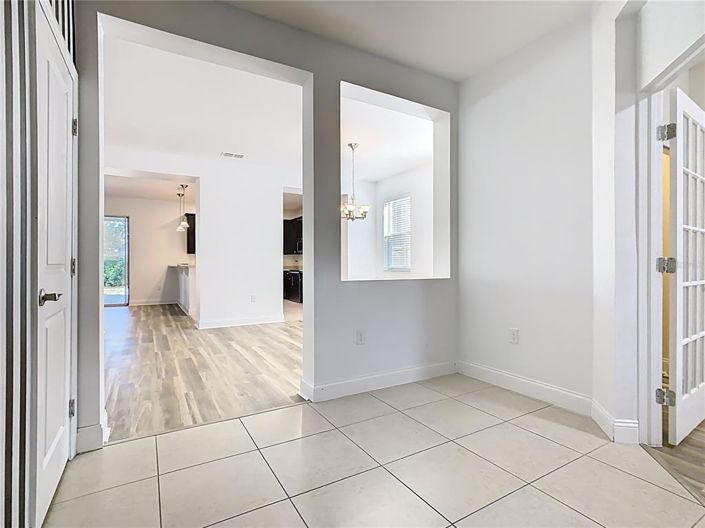 Image No.8-5 Bed House for sale