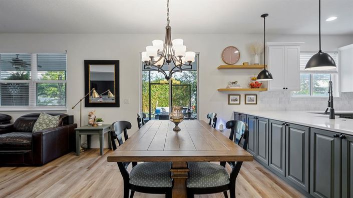 Image No.8-5 Bed House for sale