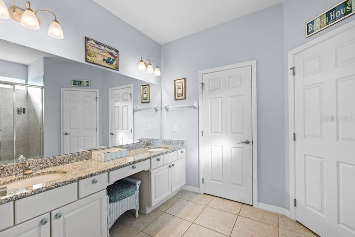 Image No.12-13 Bed House for sale