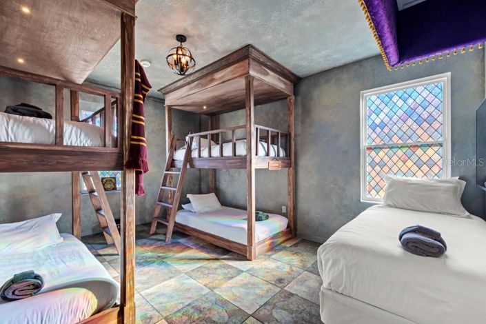 Image No.56-13 Bed House for sale