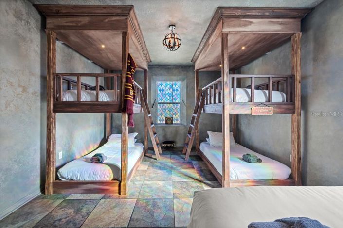 Image No.57-13 Bed House for sale