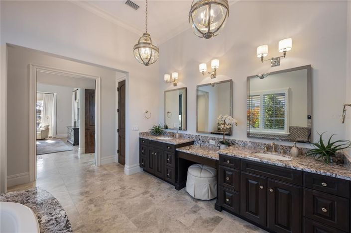 Image No.19-5 Bed House for sale