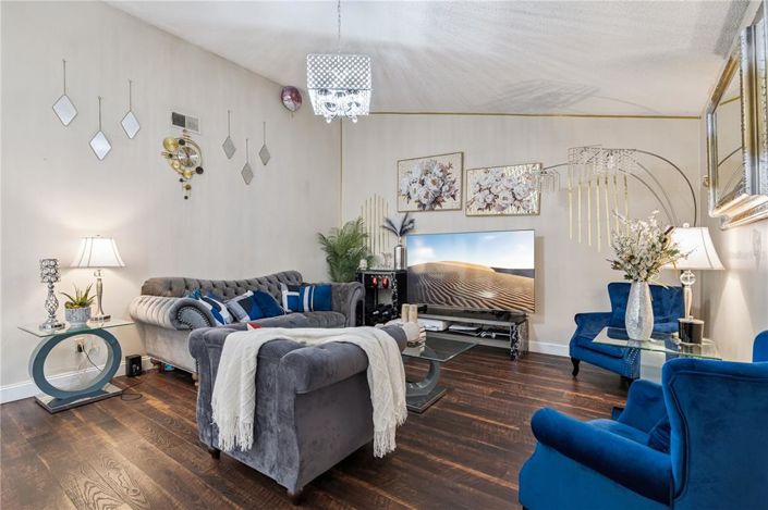 Image No.10-3 Bed House for sale