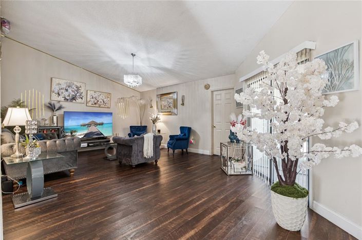 Image No.7-3 Bed House for sale