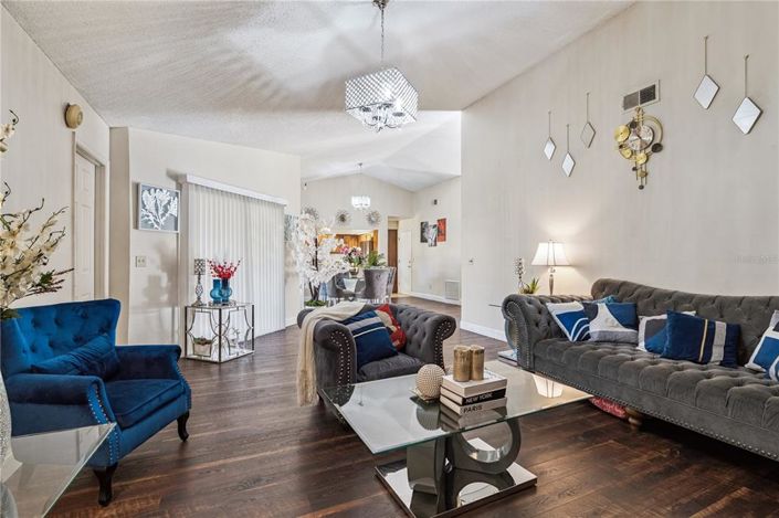 Image No.8-3 Bed House for sale