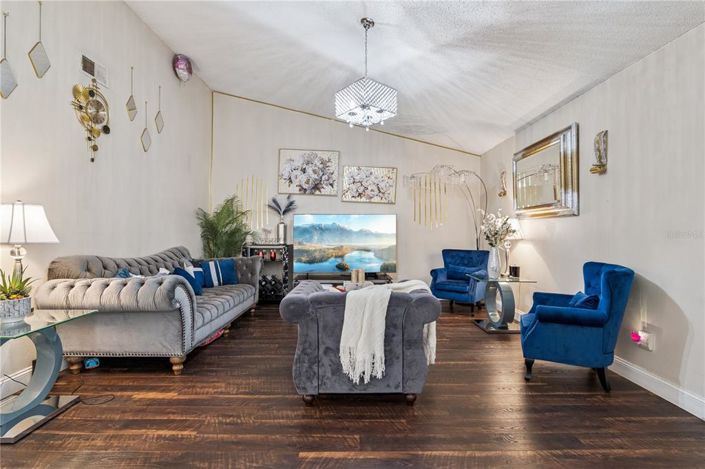 Image No.9-3 Bed House for sale