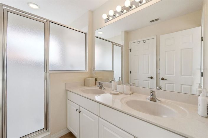 Image No.18-4 Bed House for sale