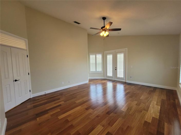 Image No.8-5 Bed House for sale