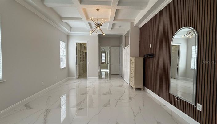 Image No.8-6 Bed House for sale