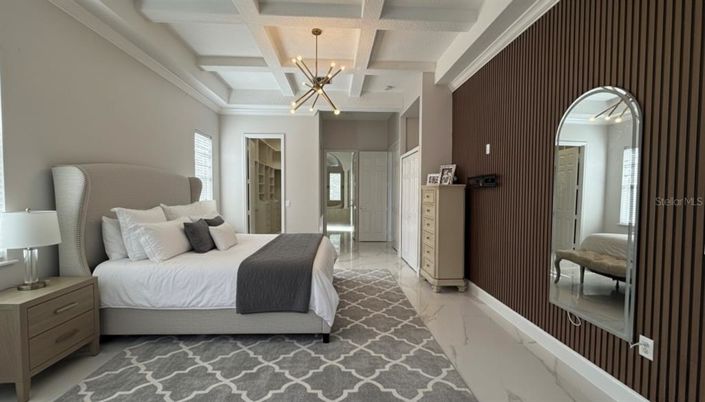 Image No.9-6 Bed House for sale