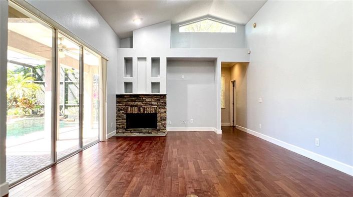 Image No.20-6 Bed House for sale