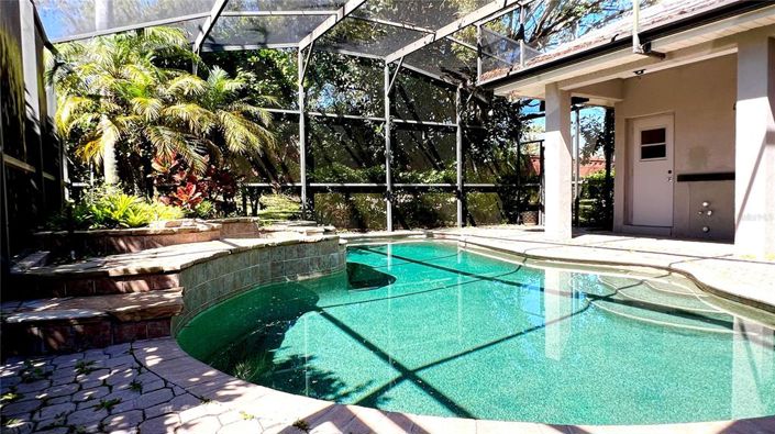 Image No.24-6 Bed House for sale