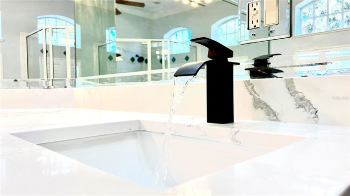 Image No.42-6 Bed House for sale