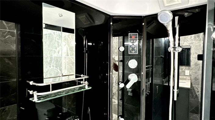 Image No.55-6 Bed House for sale