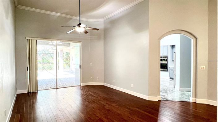 Image No.8-6 Bed House for sale