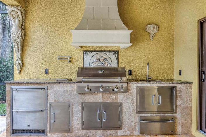 Image No.20-5 Bed House for sale