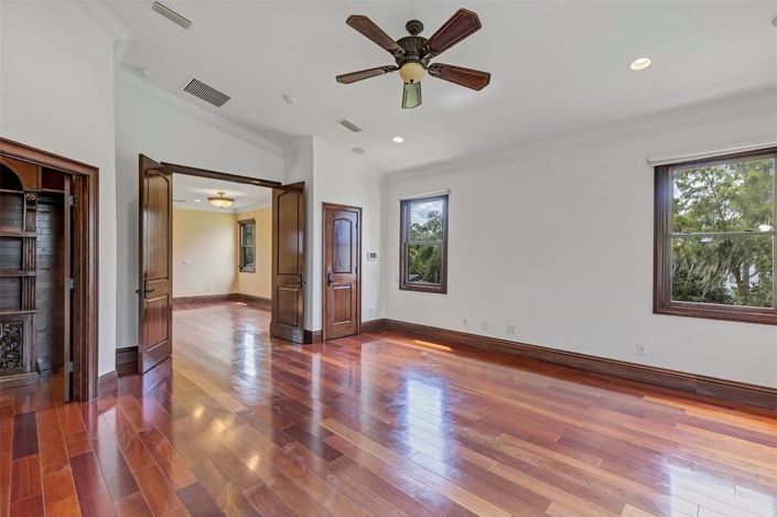 Image No.40-5 Bed House for sale