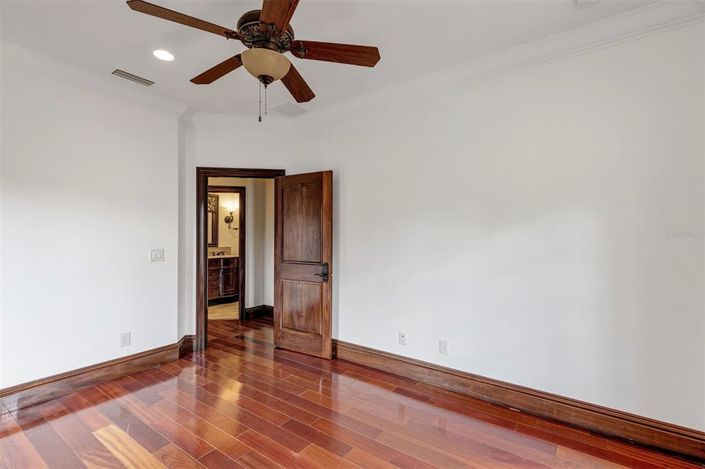 Image No.46-5 Bed House for sale