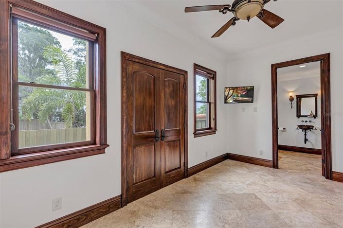 Image No.55-5 Bed House for sale