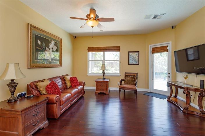 Image No.15-3 Bed House for sale