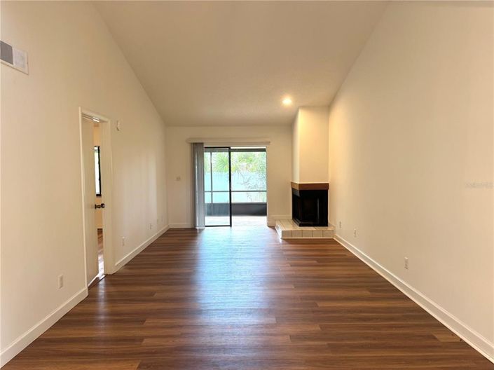 Image No.8-2 Bed Townhouse for sale