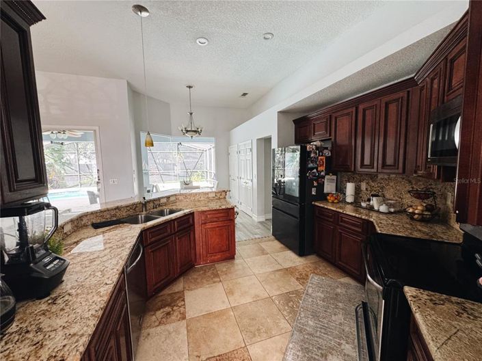 Image No.12-4 Bed House for sale