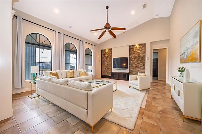 Image No.8-4 Bed House for sale