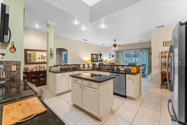 Image No.11-3 Bed House for sale