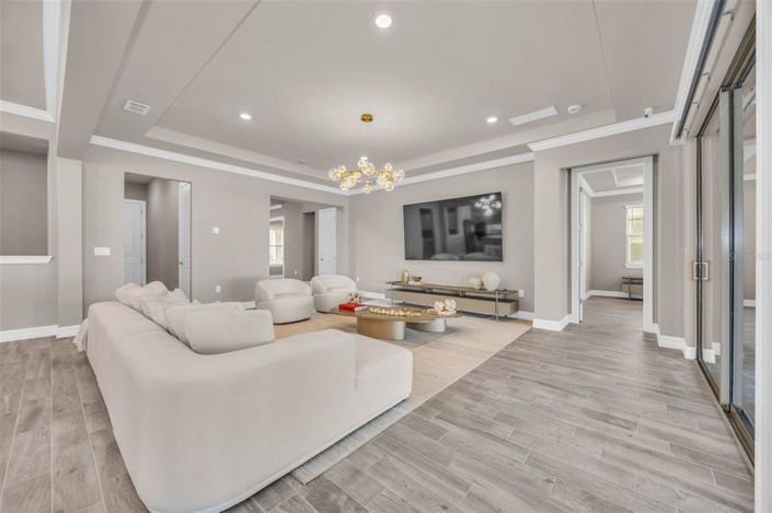 Image No.12-6 Bed House for sale