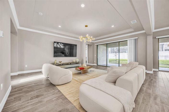 Image No.13-6 Bed House for sale