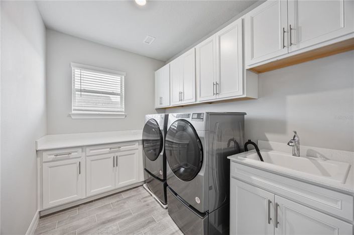 Image No.26-6 Bed House for sale