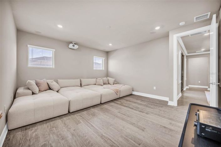 Image No.33-6 Bed House for sale