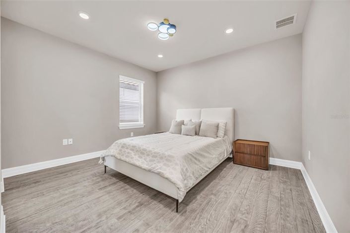 Image No.40-6 Bed House for sale