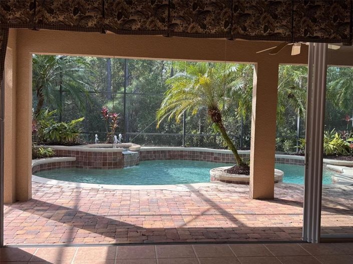 Image No.12-5 Bed House for sale