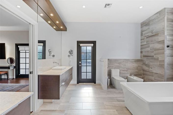 Image No.45-5 Bed House for sale